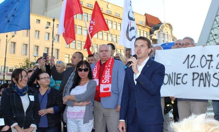 Protest przeciwko łamaniu konstytucji